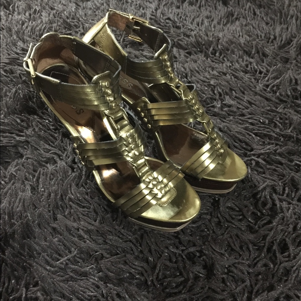 Guess Vintage gold heels